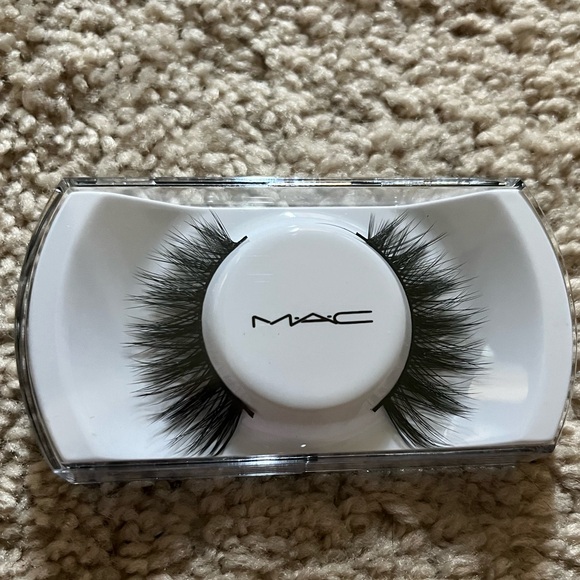 M·A·C LASH / 75 HEARTBREAKER LASH - Picture 2 of 3